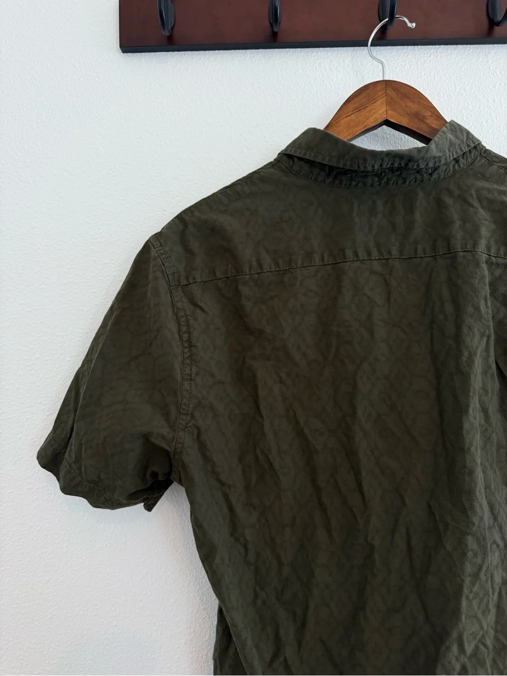 Banana Republic Men's Slim Fit Short Sleeve Button Down Shirt Olive Green Medium
